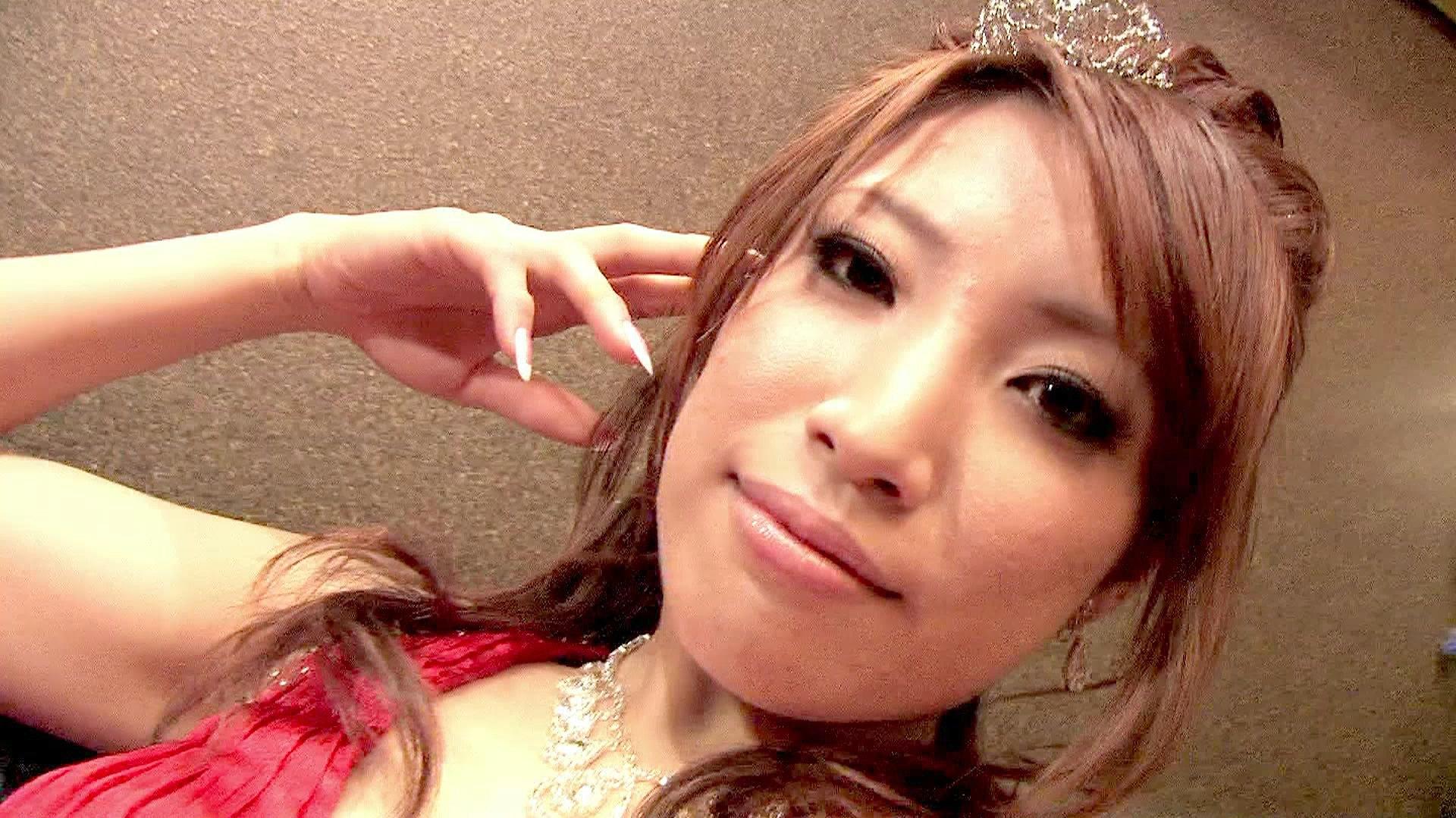 Watch Asian Princess In Her Crown Gets Herself Off Porn Online Free
