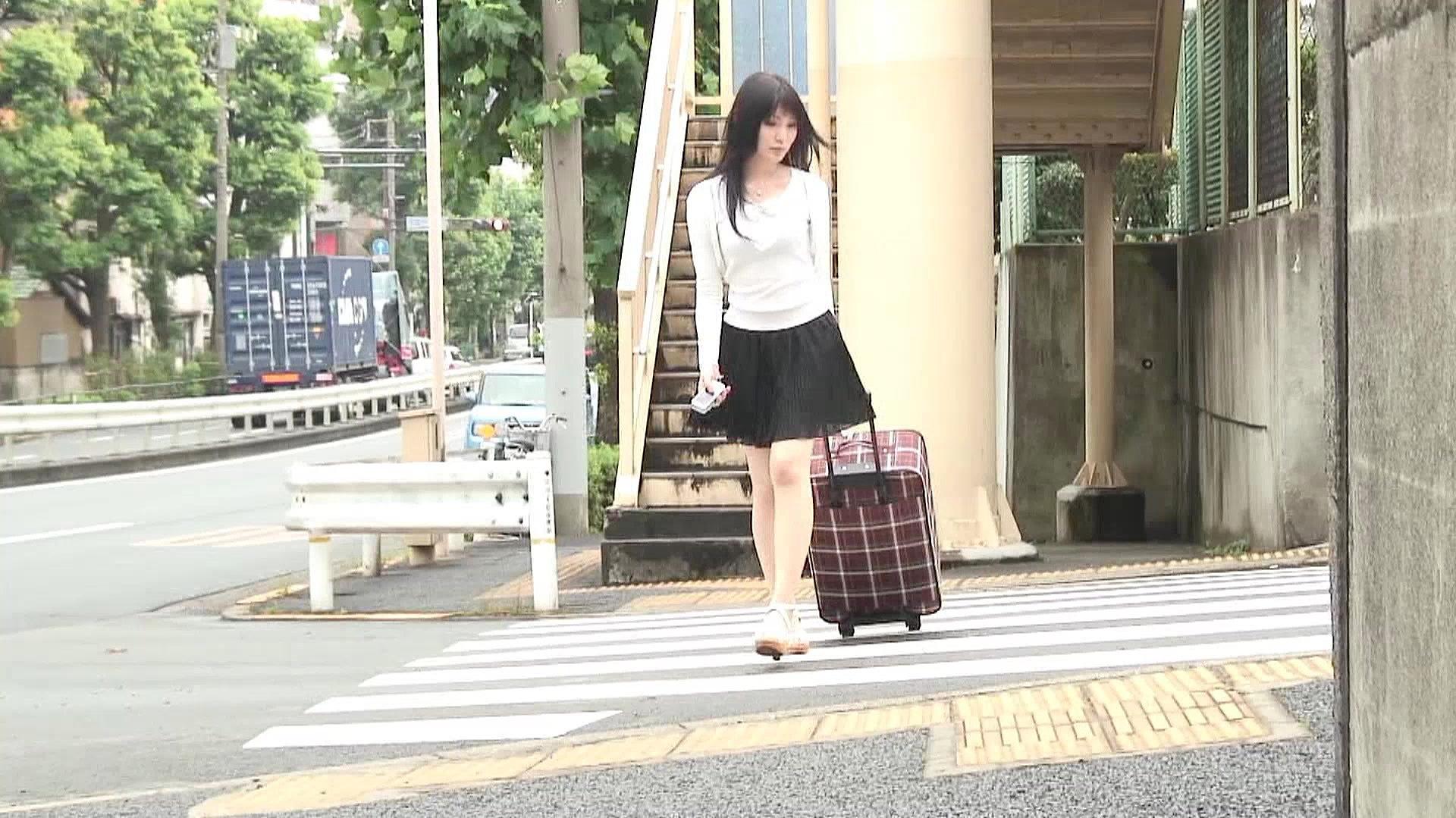 Watch Asian Girl Walking With Suitcase Gives Dude Head Porn Online Free