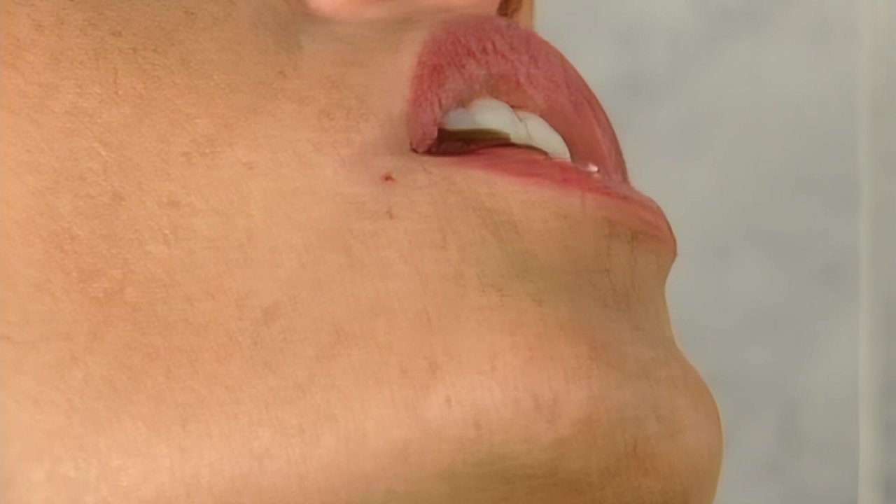 Roxana Sun makes Klaus bust with her tight hole