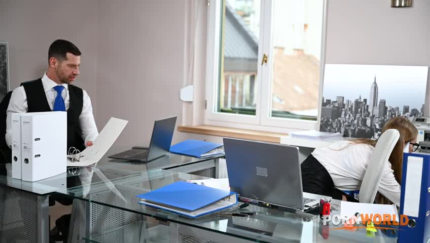 Timid Intern Tiffany Tatum Persuades Her New Boss Into Slamming Her Holes