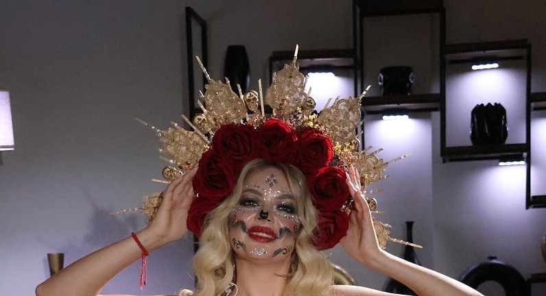 Halloween Hottie . Emily Thorne